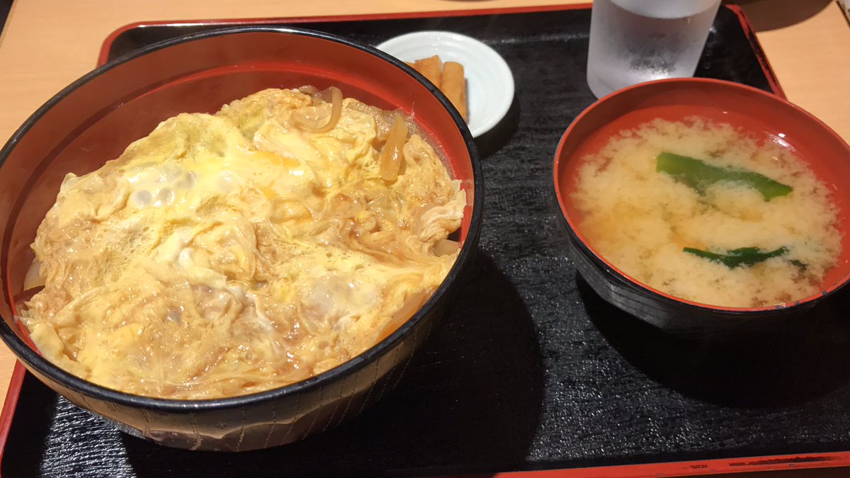 サイナ 本日の夕飯は 親子丼とほうれん草の胡麻和え ほっぺたが蕩けそうなほど美味しかったです 出来立てで 熱くて はふはふして食べました 普段夜は少ないので 久々にお腹いっぱい食べました 満足 浅草ときわ食堂 親子丼