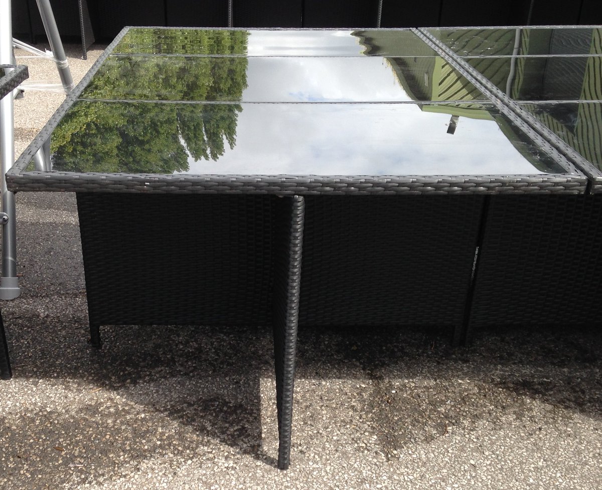 cataloguereturn's tweet photo. Black rattan 6 seater cube table only £30.00 (no chairs) built up https://t.co/IvNKFwJQx5 https://t.co/yAzBPVbvcP