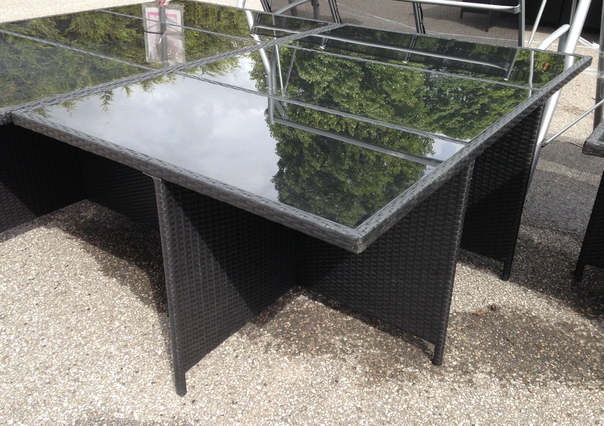 cataloguereturn's tweet photo. Black rattan 6 seater cube table only £30.00 (no chairs) built up https://t.co/IvNKFwJQx5 https://t.co/yAzBPVbvcP