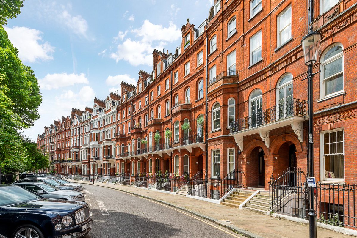 Grand one bedroom flat for sale in prime Knightsbridge
address #gardenviews #highceilings #knightsbridge #gardensquare