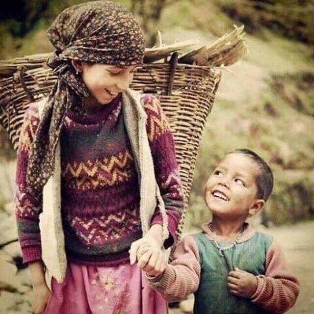 Küçük bir mutluluk istiyorum..
O kadar küçük olsun ki, 
İstemesin kimse benden onu.

Nazım Hikmet