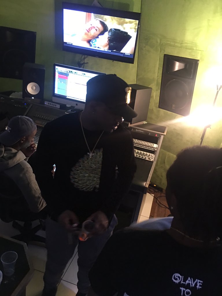 majormackk2's tweet photo. Point me where that money at watch how fast I retrieve it!!! @kingceeo @beedybe8 @StreetExecs #Slave2Art #CheapFlyte https://t.co/a1Am54WmOm