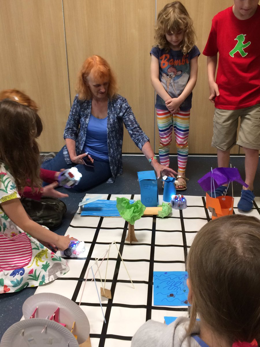 PiPadawans's tweet photo. #fun with #Beebots #ChopwellLibrary @GatesheadLibs this morning https://t.co/U85i1ZYjq2