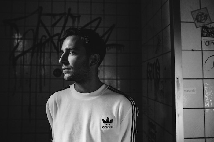 .<a href="/NiklasIbach/">Niklas Ibach</a>'s wunderbarer Remix zu "Beaches" für @SionHillWorld ist seit Mai auf Clouds Hill draußen!

🌴 ☞  trndmusik.de/2017/07/gitarr…