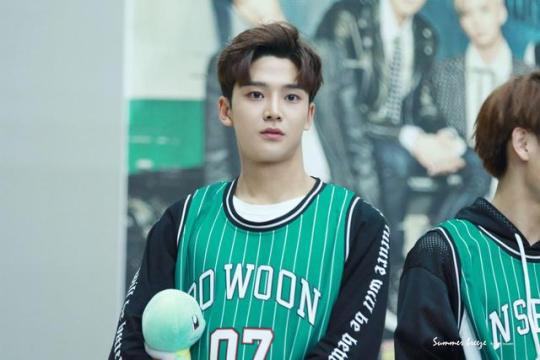 rowoon_archives's tweet photo. 170526 #Rowoon 
at Fansigning Event in Yongsan
© summer breeze https://t.co/lmhfS2vC20