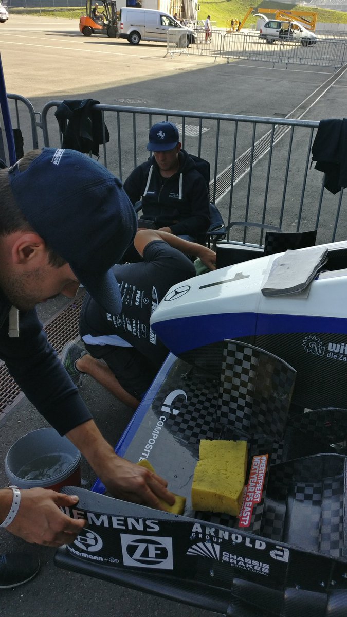 Rennteam_0711's tweet photo. Making the Car sexy for #staticsday
#fsa2017 #gorennteam https://t.co/Qp1OTi0rgz