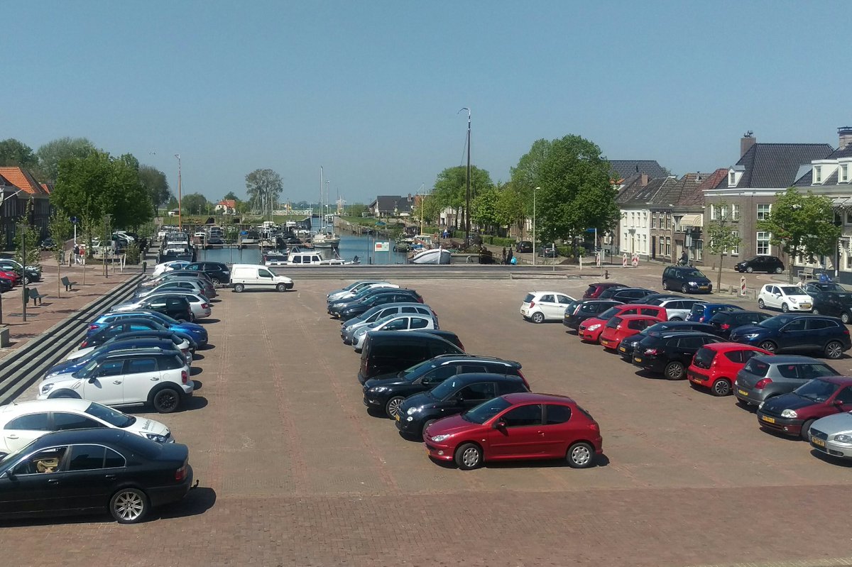 Havenplein #Genemuiden van 2 t/m 25 augustus afgesloten door werkzaamheden bit.ly/2uTfhYm