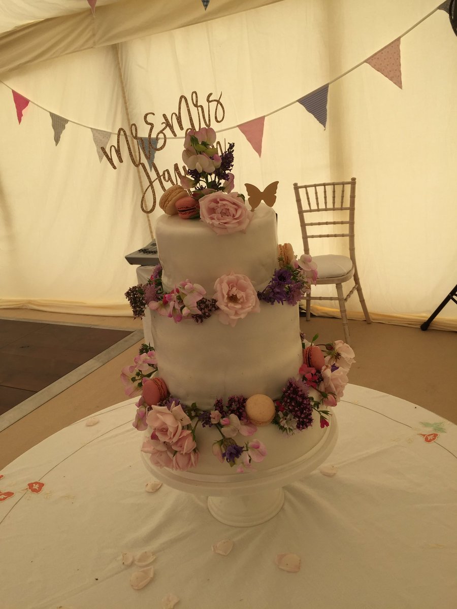 Sauntsevents's tweet photo. wonderful wedding we catered, Congratulations Alice & Tim ❤️👰🤵💍 #weddings #functions #parties #events #bespoke #catering #saunts #yorkshire https://t.co/vEFIicwqDK