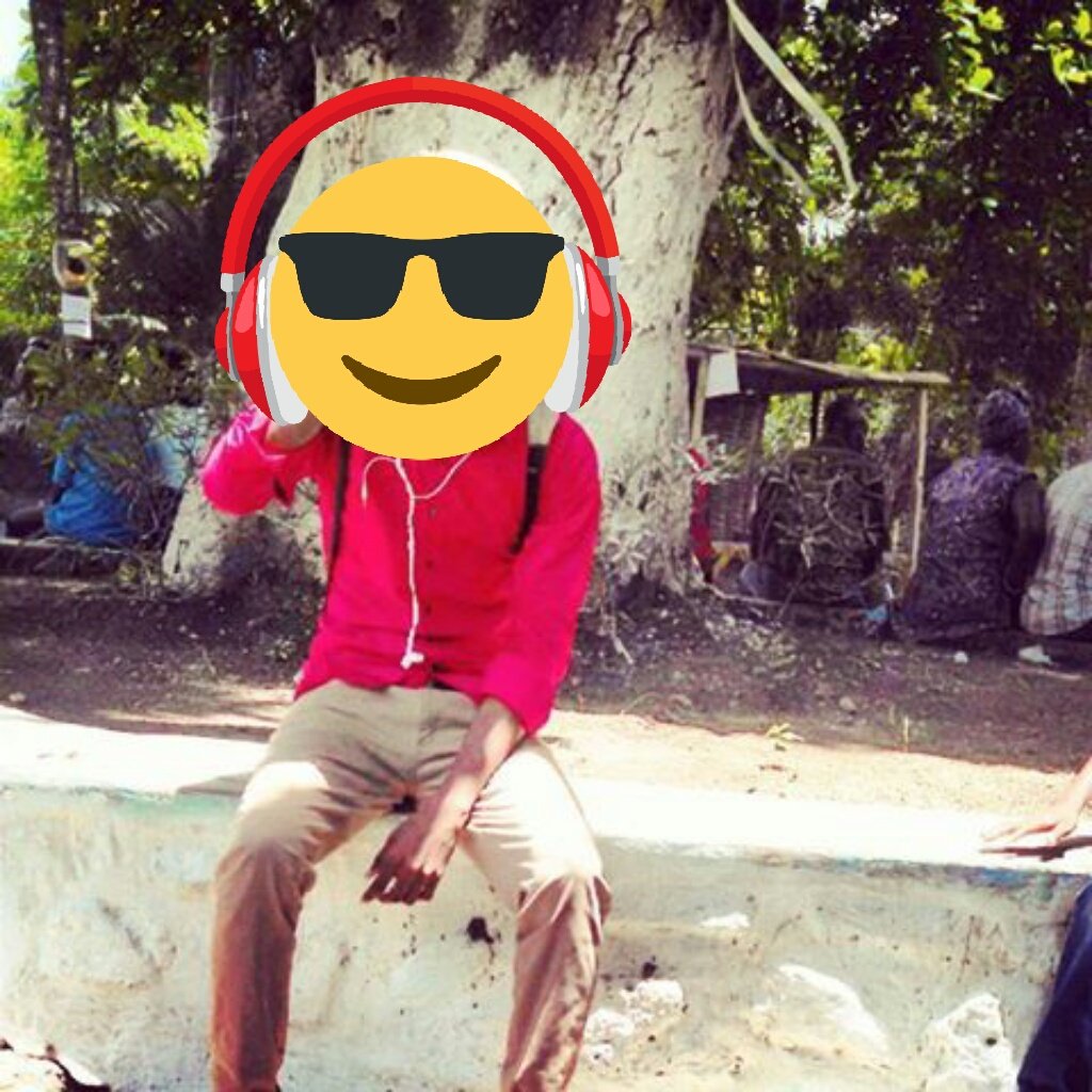 JLacoste_beat's tweet photo. Chimichimiyo chimiye chimya..#CaribbeanLife of a #Producer #Yolo #Twitter #headphones #louder2017 #Haiti #haitianl #lifestyle https://t.co/F0C0vUOg7P
