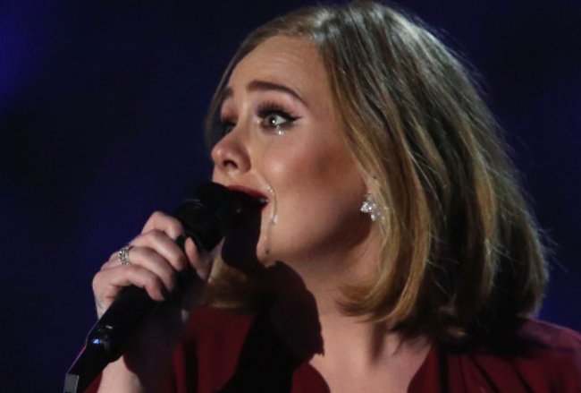 Crikkosan's tweet photo. #Adele #adelethefinale Cosa insegna il crollo della superstar.  A lesson in a superstar breakdown https://t.co/huQPs0d9N0 https://t.co/KyB9tD4QjV