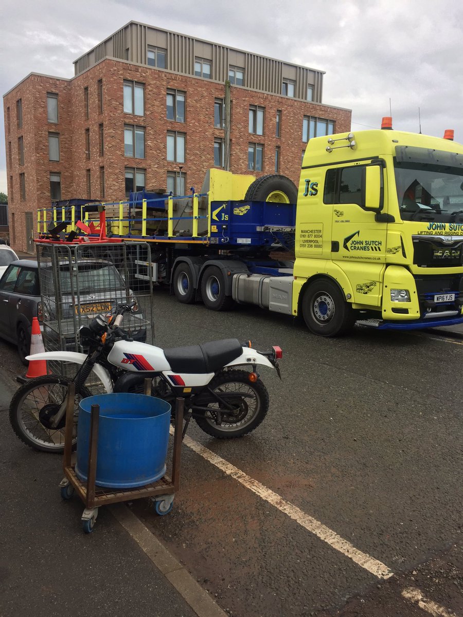 chestermoto's tweet photo. Trafford street this morning ambulance having problems getting out 😡@ChesterChron https://t.co/chK8ePFnq1