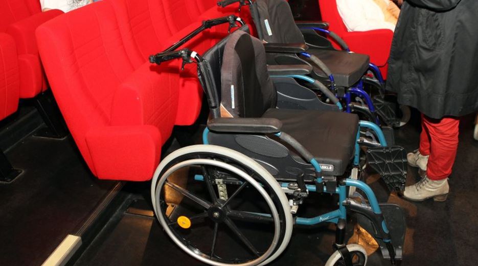 apfhandicap's tweet photo. Bilan mitigé de l'accessibilité au #Off2017 du festival d'#Avignon ➡️https://t.co/9AJObbW9yh https://t.co/B2VeFoglP9