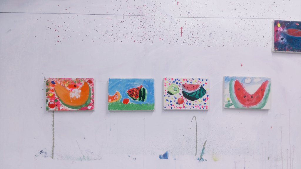 O Xrhsths 絵画教室まくらのいきおい Sto Twitter 今日の4人の作品 スイカが人気 小学5年生の2人は立体感や微妙な色の変化をよく観察していて 見えている情報量はもう大人と同じ 小学生絵画教室 自由研究 スイカ アクリル画