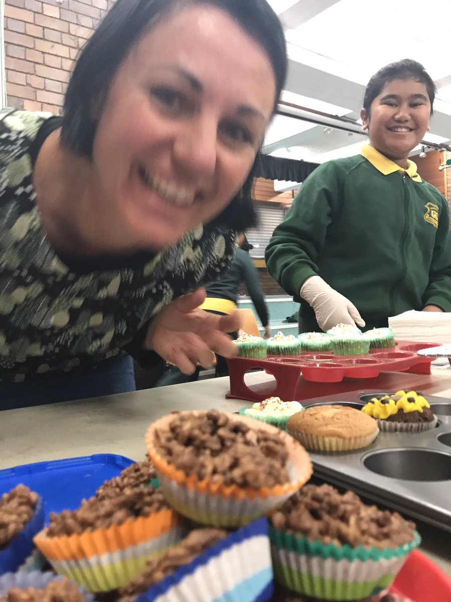 HarcourtPS's tweet image. Doughlicious! Cakes, cakes &amp;amp; more cakes from our wonderful Stage 3 Ss &amp;amp; parents #Edweek17  @janholt07 @KathyPowzun