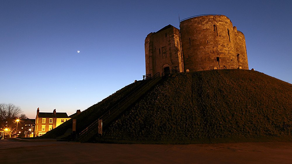 EnglishHeritage's tweet image. Happy #YorkshireDay, everyone! eht.social/2mVRKlo