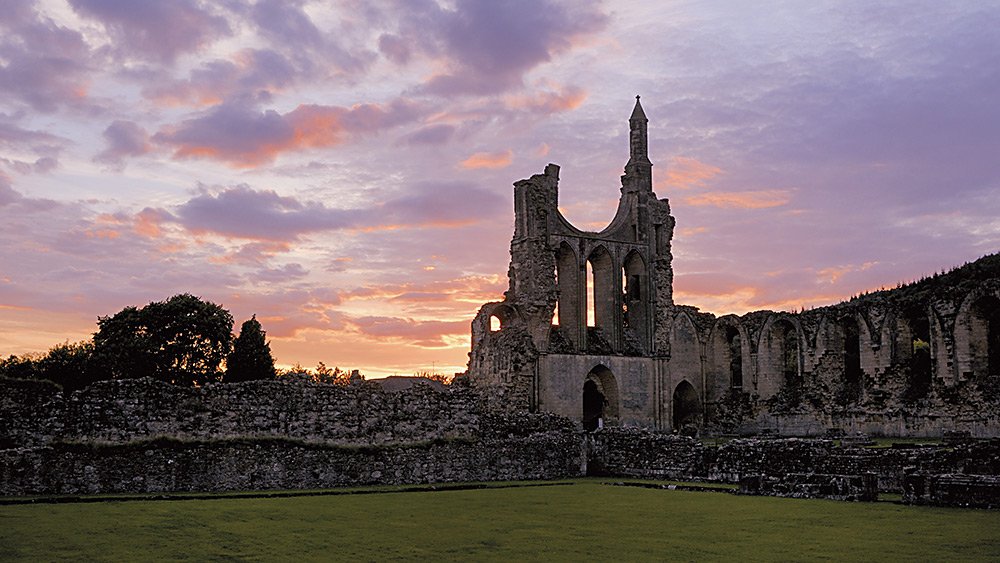 EnglishHeritage's tweet image. Happy #YorkshireDay, everyone! eht.social/2mVRKlo