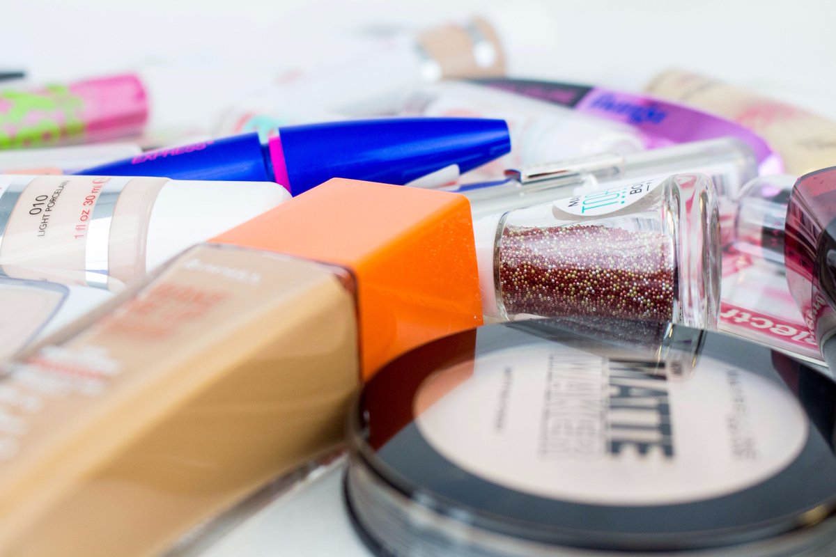 FizzyPeach1's tweet photo. Morning! Please feel free to DM us, if you have any enquiries about our #cosmetics, or how to market your business. #cosmeticsindustry https://t.co/GxhKxFeTvR
