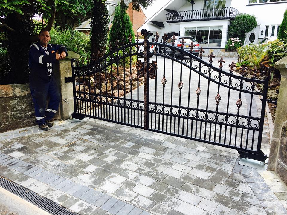 McGaffigansIron's tweet photo. Set of ornamental automated double gates fitted today in barrow👍🏻 
Fabricated by D.Humpage https://t.co/RdCiAcSQ2y