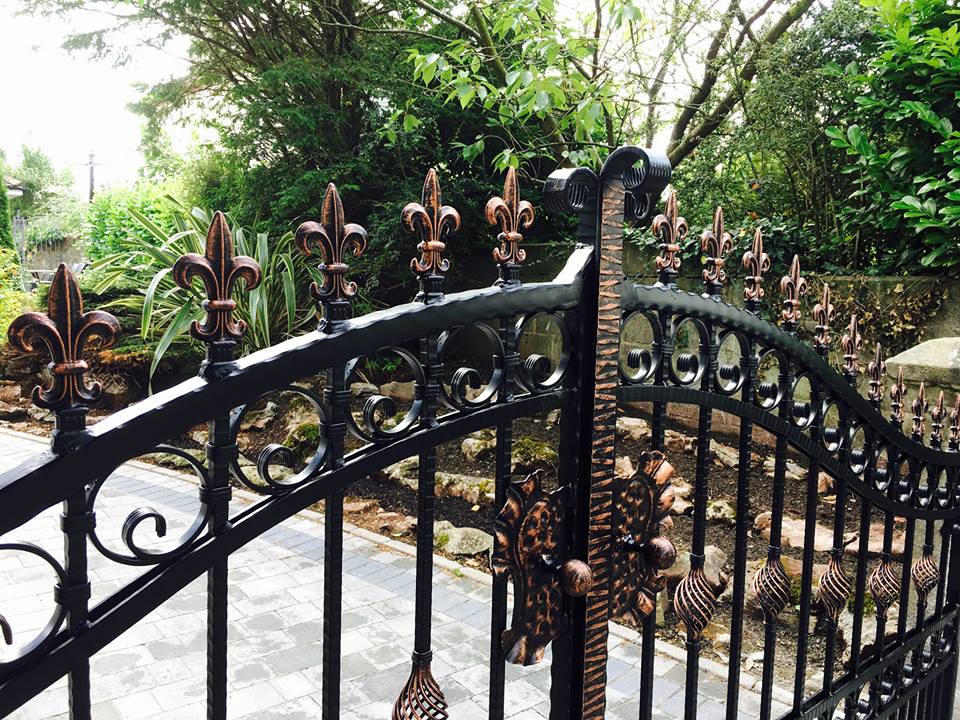 McGaffigansIron's tweet photo. Set of ornamental automated double gates fitted today in barrow👍🏻 
Fabricated by D.Humpage https://t.co/RdCiAcSQ2y