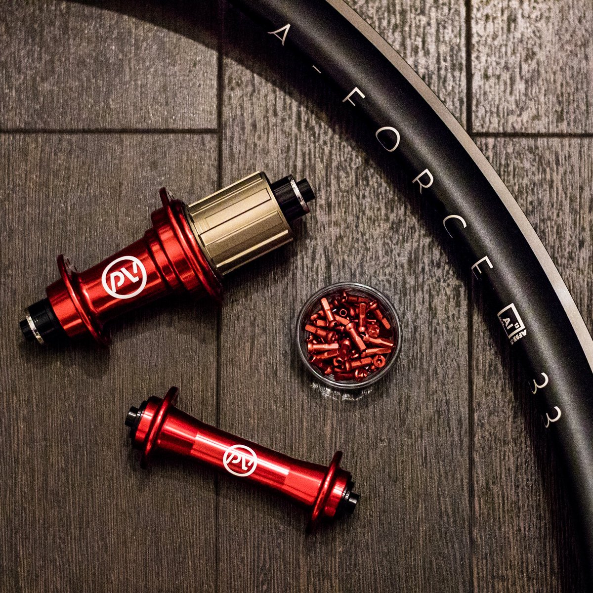 Or perhaps black and red is more your style? #roadcycling #handbuilt #wheels #cardiff