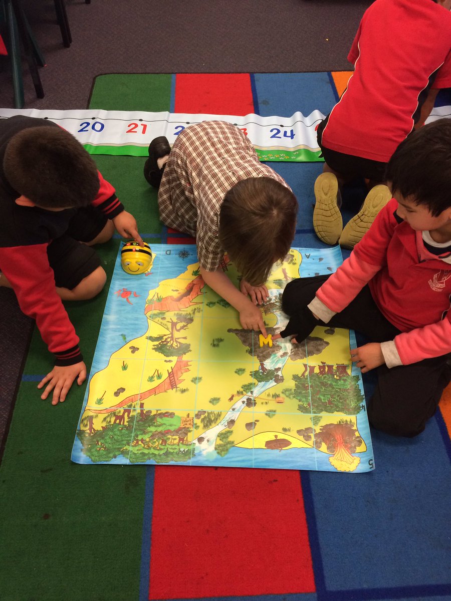 LizJugovac's tweet photo. L1 having fun learning about direction with Bee-Bots @VillawoodNthPS @bteachable #beebots #programming #maths https://t.co/67vITY4OCK
