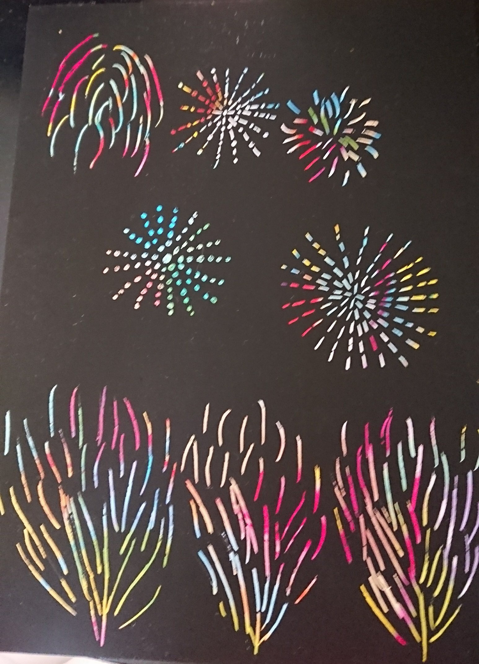 はか ダイソーに売ってるレインボーペーパーシートで花火描いてみた 花火にみえるかな ๑ ๑ 花火 T Co Xyfcrkekdv Twitter