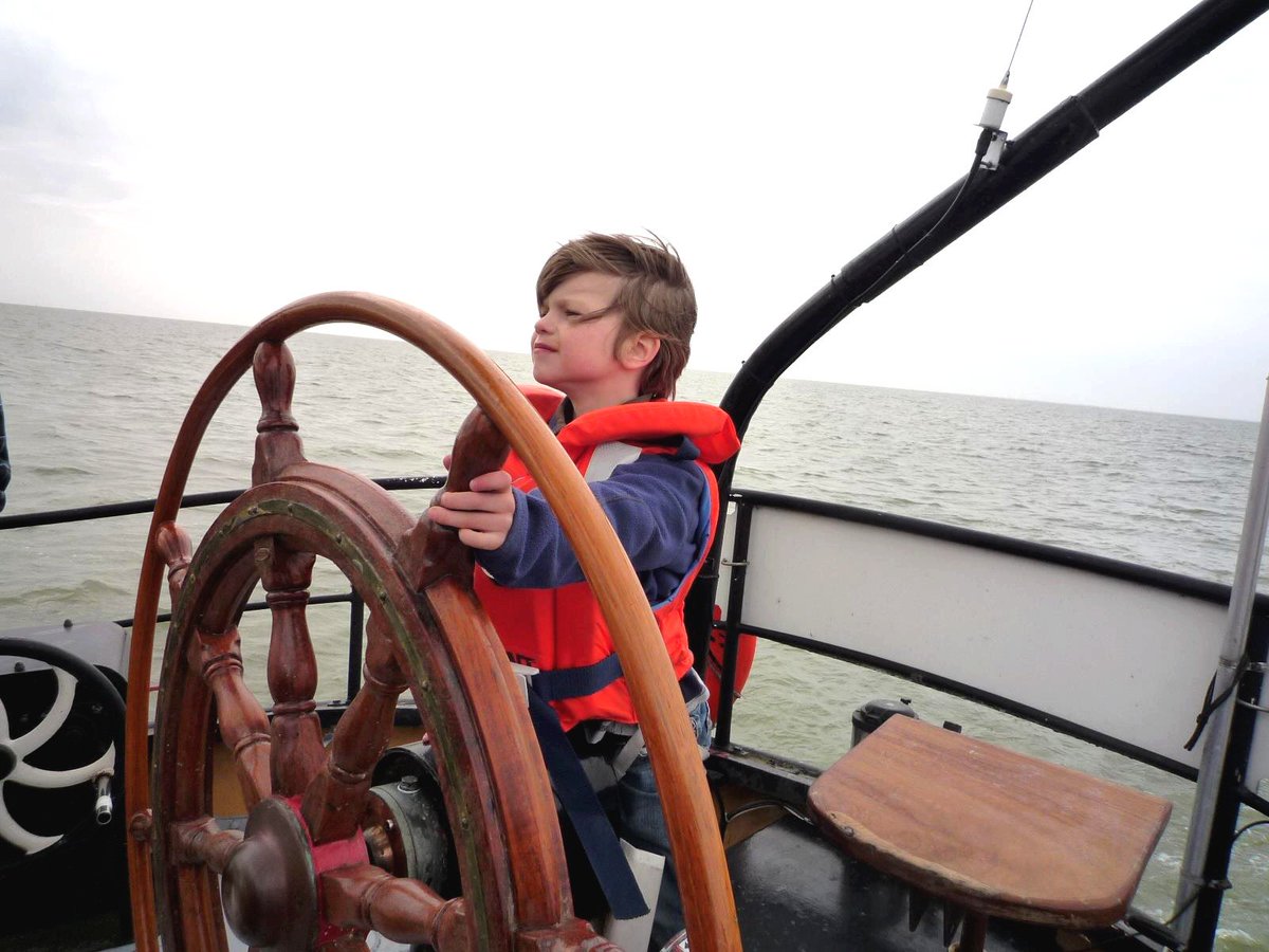 Wist u dat de schipper bij de scheepshuur is inbegrepen? U hoeft dus niet zelf op zoek naar een kapitein :) --> rederij-vooruit.nl