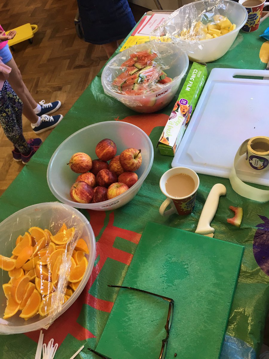 CleeveCommunity's tweet photo. @CheltTescoCC &amp; I are back at BCPA Fundays today giving the children yummy fruits 😋🍏 https://t.co/VKjUSB3UsD
