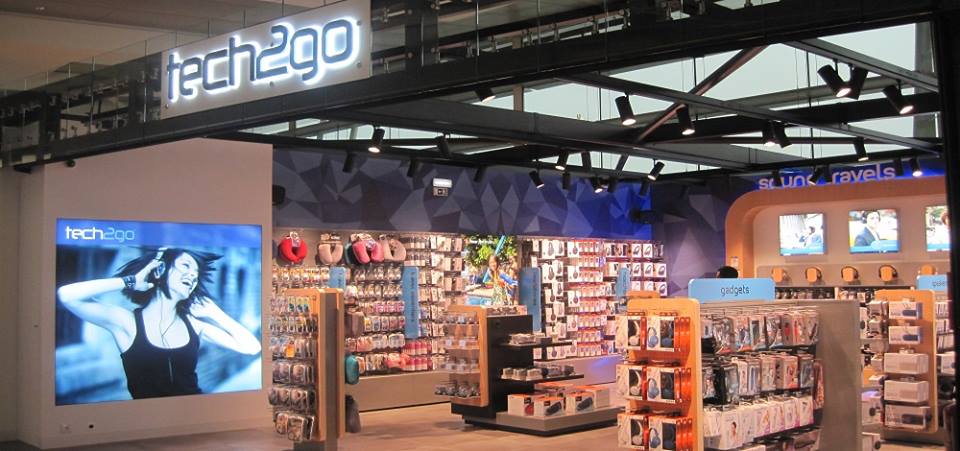 VINCIAirports's tweet photo. #Services Electronic &amp; #tech accessories are now available at the new #Tech2go store at Porto airport https://t.co/TEu4fpjgmT https://t.co/ZdkTTJmB65