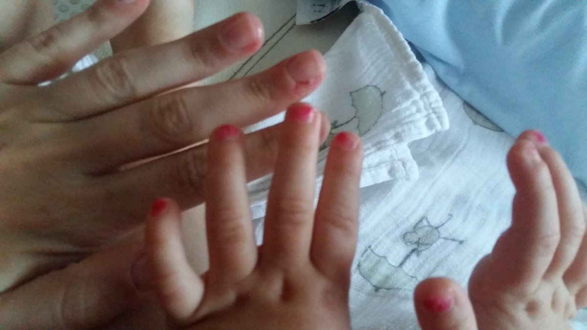 Sarandolia's tweet photo. Sesión de belleza 💅👶👧💟 https://t.co/p2WRGksR5H
