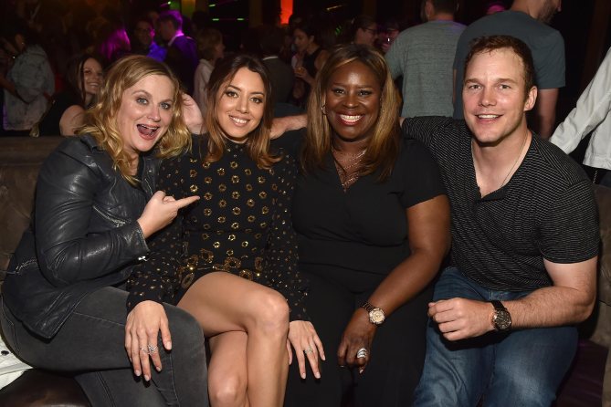 All_Screens's tweet image. #NoticiaSeriéfila ¡El cast de #ParksandRecreations se reunió hace nada y esta es la foto que inmortaliza el momento! ¿Erais fans?