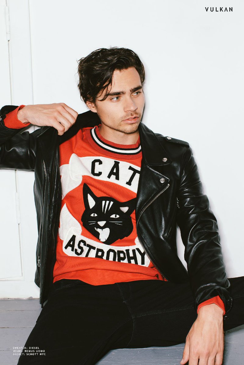 ⋄ ⋄ ⋄ #NEW | #TomYork photographed by Joseph Sinclair for <a href="/VulkanMagazine/">VULKAN</a>. ( July 2017 )