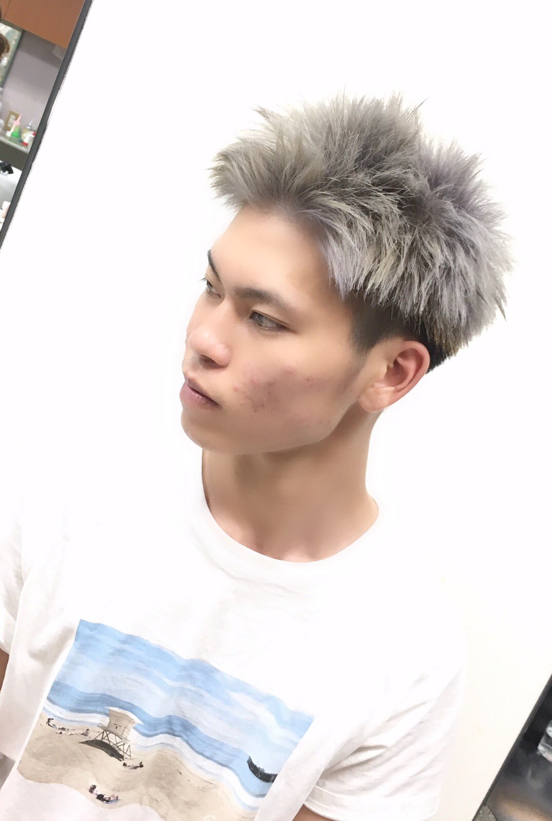 天野克慈 あまっぺ در توییتر シルバーホワイトカラー 黒髪からブリーチ2発入れて シルバーに仕上げました シルバーはメンズ が一度はチャレンジしてみたいカラーだと思います W カラー ヘアカラー シルバー シルバーアッシュ あまっぺ