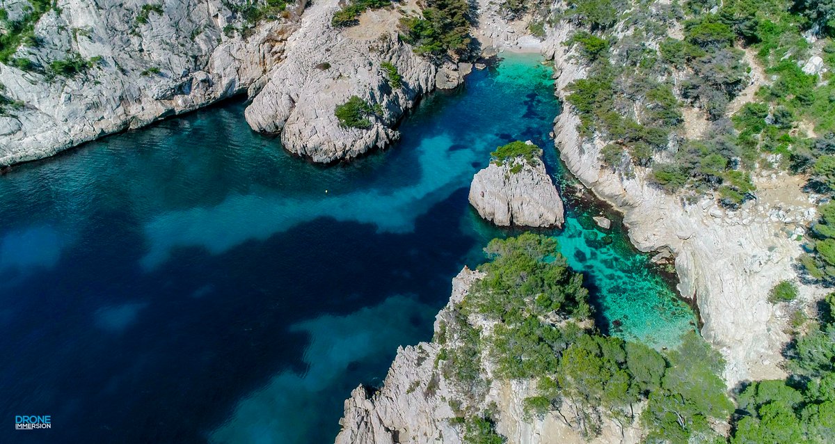 marseille's tweet photo. Un mot nous vient à l'esprit en voyant ces clichés des calanques marseillaises : "paradisiaque" ! 😍
Et vous, quel mot vous inspirent-elles ? https://t.co/OvUYBB9hKb