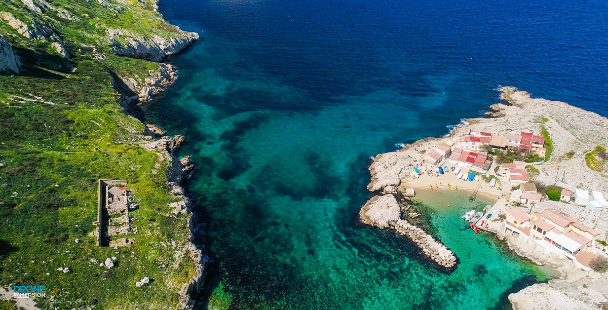 marseille's tweet photo. Un mot nous vient à l'esprit en voyant ces clichés des calanques marseillaises : "paradisiaque" ! 😍
Et vous, quel mot vous inspirent-elles ? https://t.co/OvUYBB9hKb