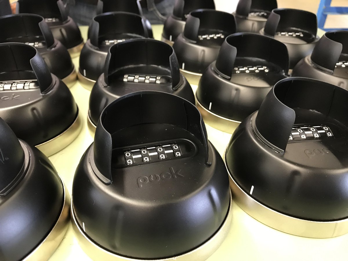 Na bijna 4 jaar ontwikkelen en testen is het gelukt: de eerste officiële productieserie is een feit! 
#sleutelkluis #thuiszorg #veilig #SKG