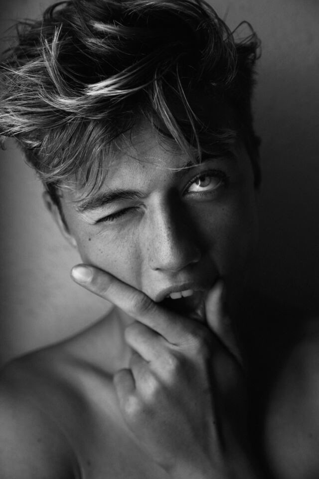 BranHood's tweet photo. Do you wanna touch me there, where? There, yeah. https://t.co/M0Yg2cYZJZ