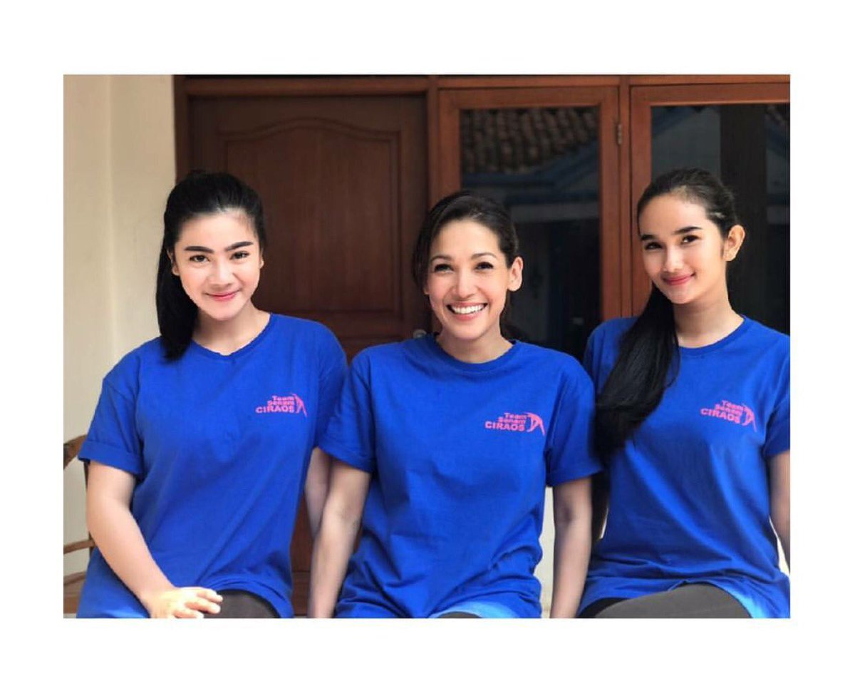 2 hari lagi.. MEET &amp; GREET seluruh pemain DUNIA TERBALIK jam 15.00 di Lapangan Komplek Polri Munjul - Cipayung. See you there guys !! 😉🙏🏽😉