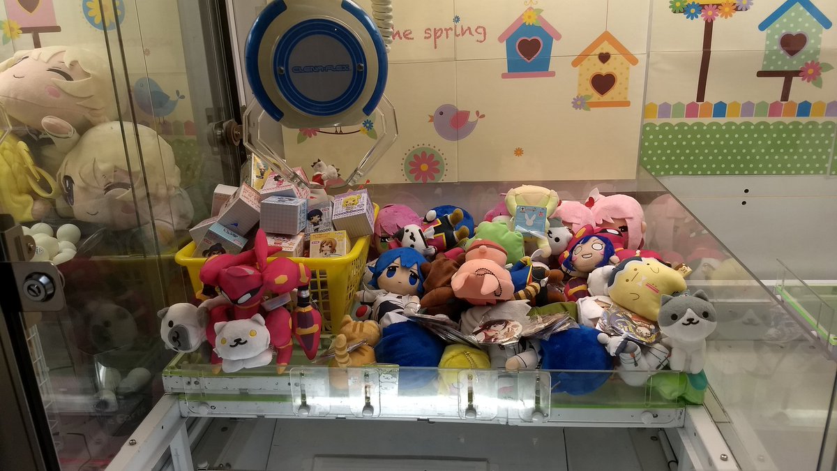 わくわくクレーンゲーム王国 新横浜店 鬼滅の刃 フィギュアいっぱい 本日より Ufoキャッチャーをリニューアル致しました お菓子景品だったスペースに小さいサイズのぬいぐるみ系を 右側たこ焼きキャッチャーに寝そべりシリーズ等 大きいサイズの