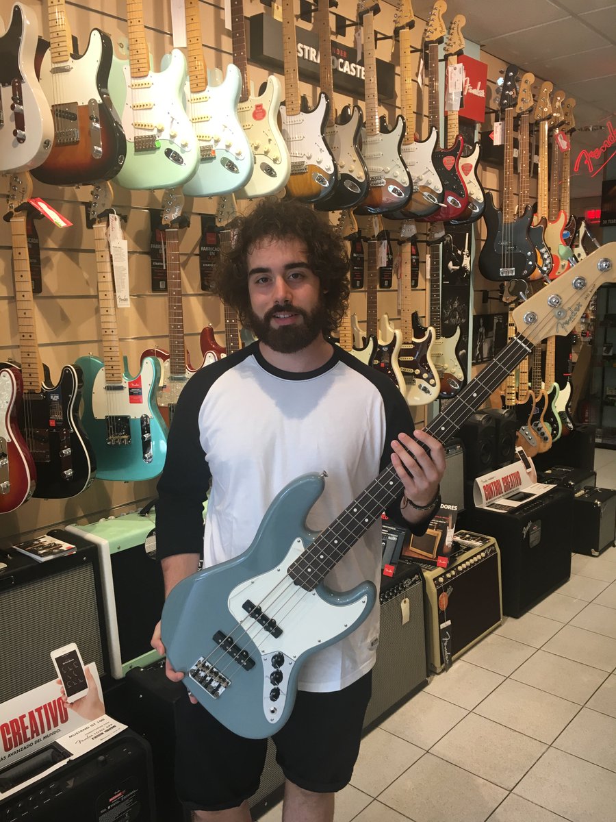 pronortesonido's tweet photo. El segundo fin de semana Fender #TestAndPlay ha sido todo un éxito, aquí tenéis unas fotos de los afortunados. @Fender https://t.co/iwfLjVKuX1
