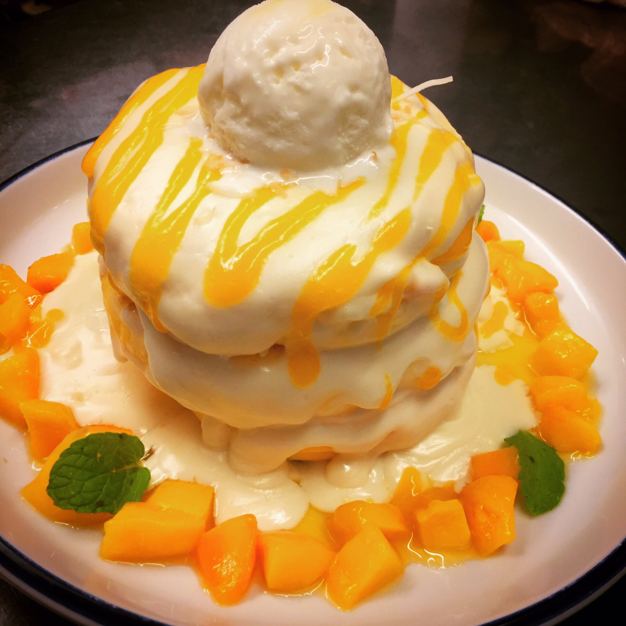3 Stars Pancake スタッフの賄い 余ったマンゴーとココナッツハニーで作ってみました スタッフも大喜び 無事にパンケーキツアーズも終わったので次回の試作はじめまーす 3stars Pancake スリースターズパンケーキ T Co Wdfdnaf423