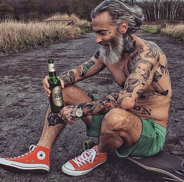 かきた Twitterissa こういうおじいちゃんでもかっこいいと思うか 第一おじいちゃんでここまで美を維持している人は限りなく少ないし日本人顔には似合わない そしてこの人はおそらくモデルであるのでかっこいいのは当たり前である