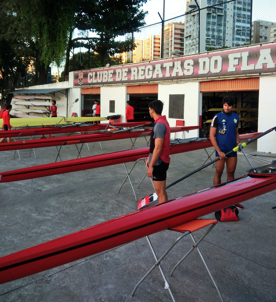 TimeFlamengo's tweet photo. Parte da equipe se preparando p/ primeira parte do treino: 20km na lagoa 😎
#Timeflamengo #remofla https://t.co/jOiZRSJvPg