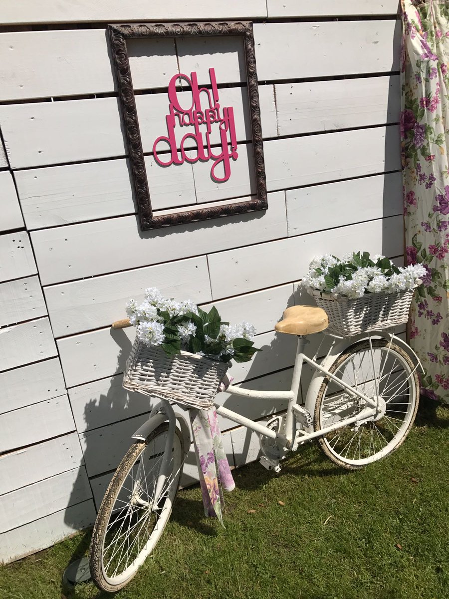 PradodelArca's tweet photo. No hay lugar mejor para celebrar un enlace romántico que nuestro jardín. ¡Está totalmente preparado y decorado! ¡Llámanos ya! 925807600 https://t.co/eixkAOVUfh