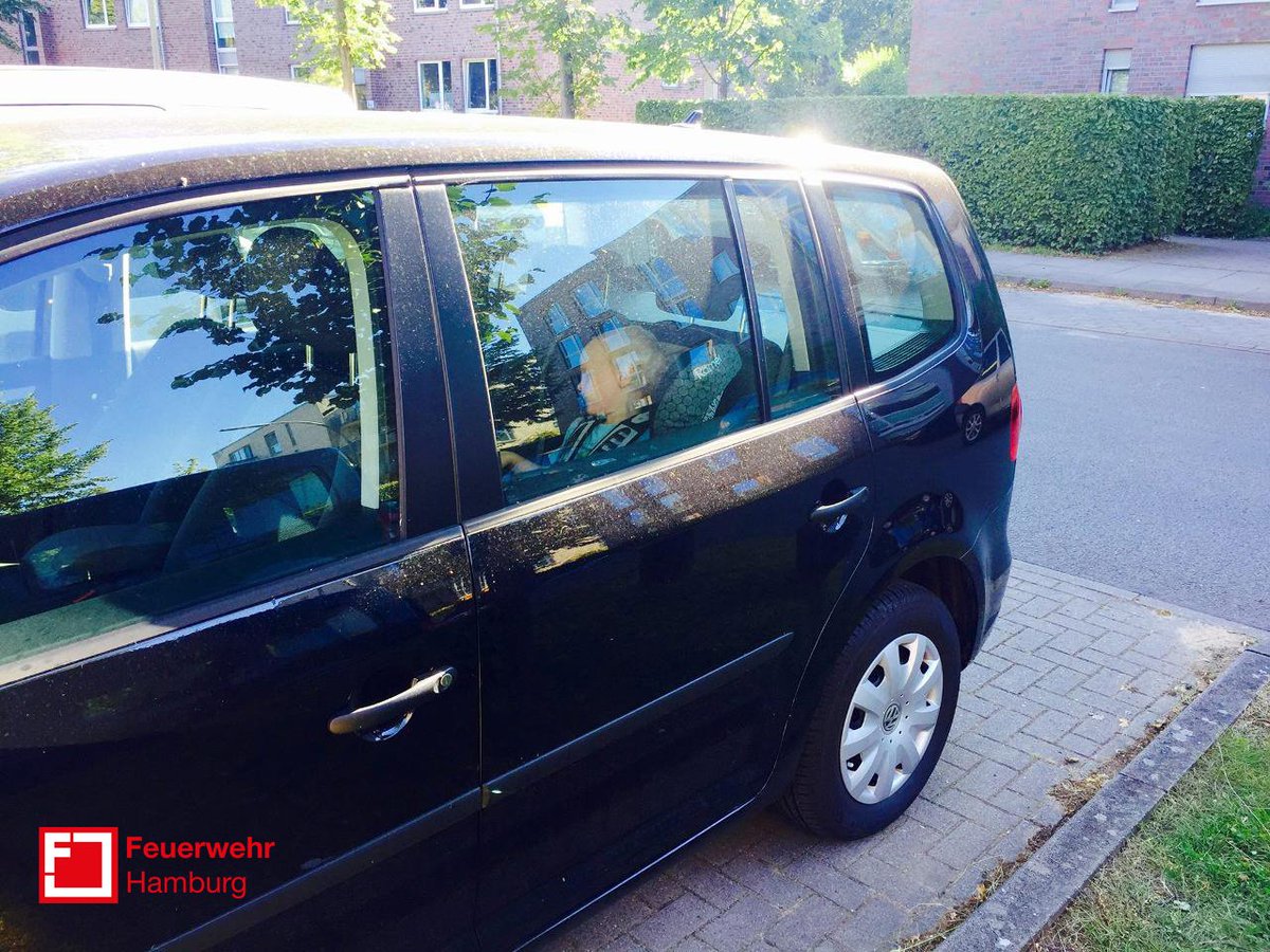 FeuerwehrHH's tweet photo. Sonne 🌞 und hohe Temperaturen im Sommer - 
⚠️ Lebensgefahr ⚠️ im Auto für Kinder und Haustiere
https://t.co/BUpF33ivZS https://t.co/OYlmoG6uVD