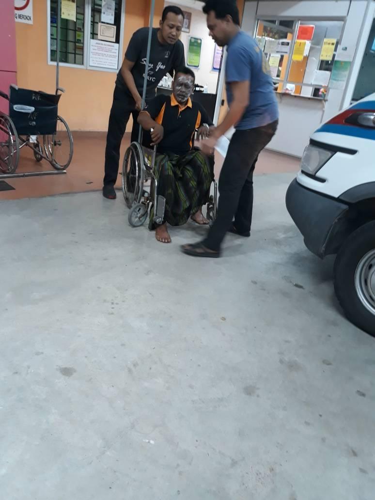 Ciksehaaaaa's tweet photo. Mintak jasa baik doa dari korg. Rumah makcik sedara sy terbakar di jilat api mlm td. Now, tinggal sehelai sepinggang je. https://t.co/MyiqZoY78A