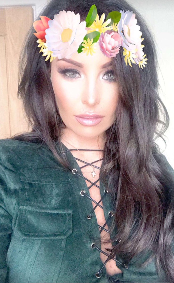 LACE IT UP ⬆️ like <a href="/jesswright77/">Jessica Wright</a> 👸🏻in our Comino Couture sueddette Patch Pocket 👗 💕 
shop link in bio 👆🏼 £145  
 #cominocouture 💋