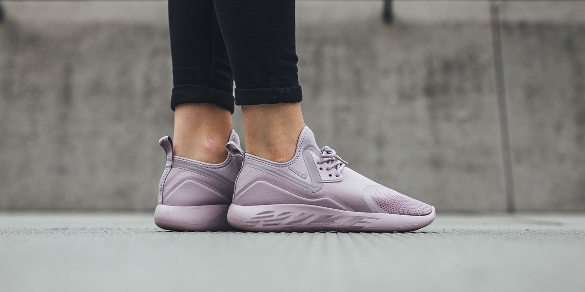 w nike lunarcharge essential