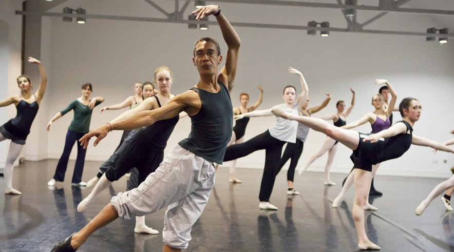 DanceBase's tweet image. August is here, and we've got some great professional and drop-in-classes for all you movers and shakers: dancebase.co.uk/festival-2017/… #edfringe: