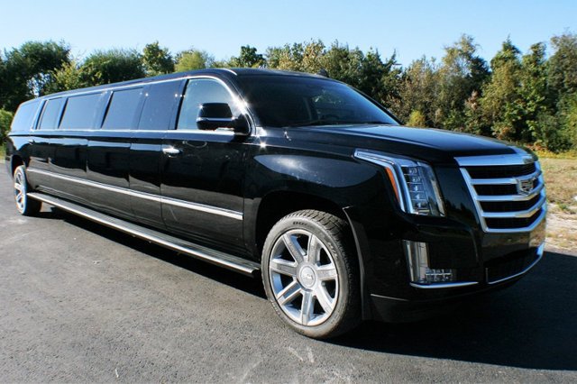 andy_ed33's tweet photo. @stephen87848233 @LasVegasSun The Businessman #AndyEdzoo obtains a contract with Cadillac for the manufacturing of 1000 cars "Escalade Limo" for 300 million dollars. #USS https://t.co/MYy3De2t1Q